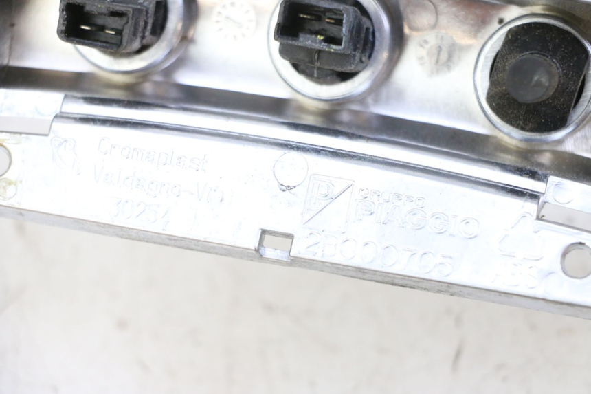 photo de COUVRE GUIDON COMMODO PIAGGIO MP3 500 (2014 - 2017) - Détail de la pièce