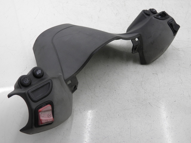 photo de COUVRE GUIDON COMMODO PIAGGIO X8 STREET 125 (2006 - 2007) - Vue principale