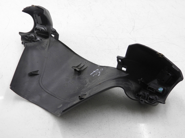 photo de COUVRE GUIDON COMMODO PIAGGIO X8 STREET 125 (2006 - 2007) - Autre angle de vue