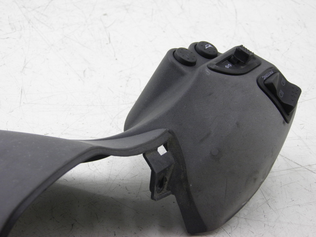 photo de COUVRE GUIDON COMMODO PIAGGIO X8 STREET 125 (2006 - 2007) - État de surface