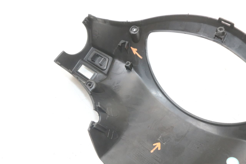 photo de COUVRE GUIDON COMMODO PEUGEOT TWEET 125 (2018 - 2021) - Autre angle de vue