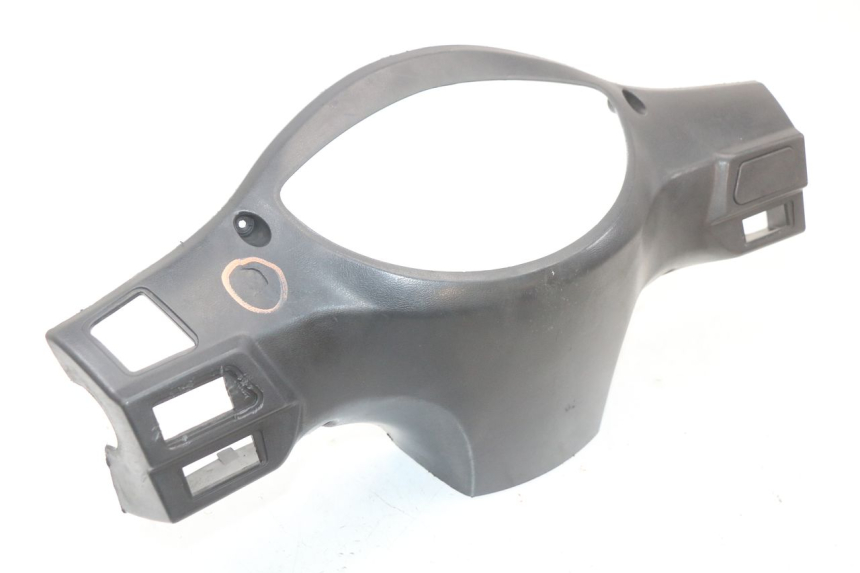 photo de COUVRE GUIDON COMMODO PEUGEOT TWEET 125 (2018 - 2021) - Gros plan technique