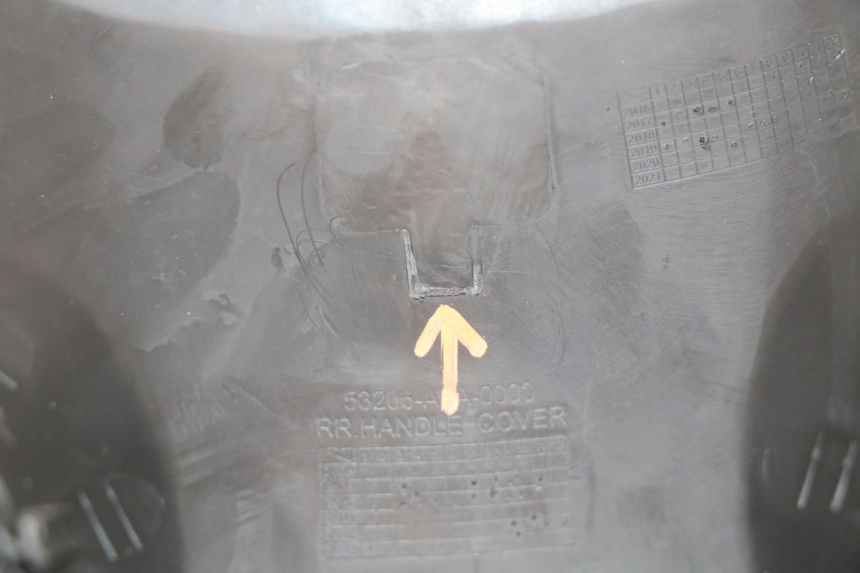 photo de COUVRE GUIDON COMMODO PEUGEOT TWEET 125 (2018 - 2021) - État de surface