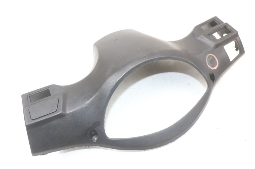 photo de COUVRE GUIDON COMMODO PEUGEOT TWEET 125 (2018 - 2021) - Marquages et références