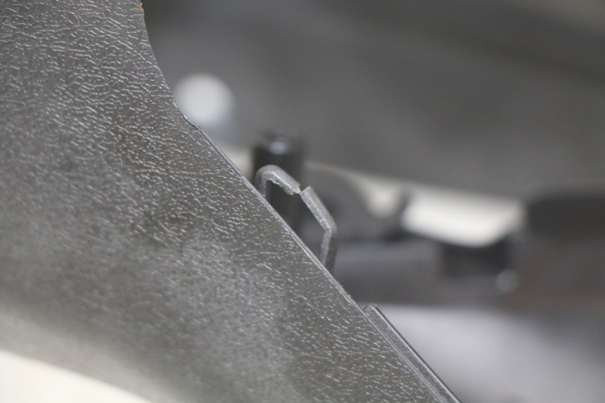 photo de COUVRE GUIDON COMMODO YAMAHA XMAX X-MAX 125 (2006 - 2009) - Détail de la pièce