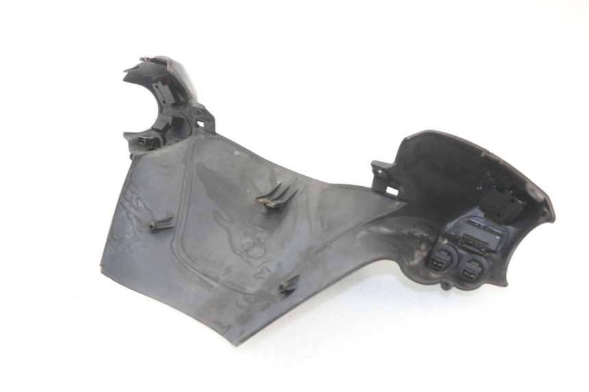 photo de COUVRE GUIDON COMMODO PIAGGIO X9 125 (2000 - 2003) - Détail de la pièce