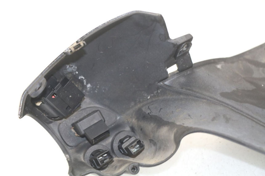 photo de COUVRE GUIDON COMMODO PIAGGIO X9 125 (2000 - 2003) - Autre angle de vue