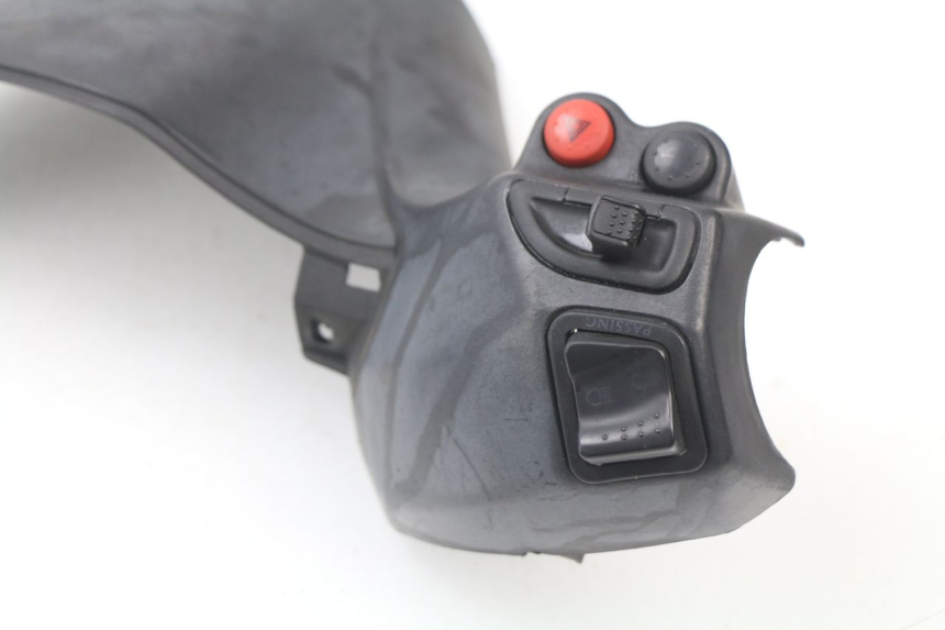 photo de COUVRE GUIDON COMMODO PIAGGIO X9 125 (2000 - 2003) - État de surface