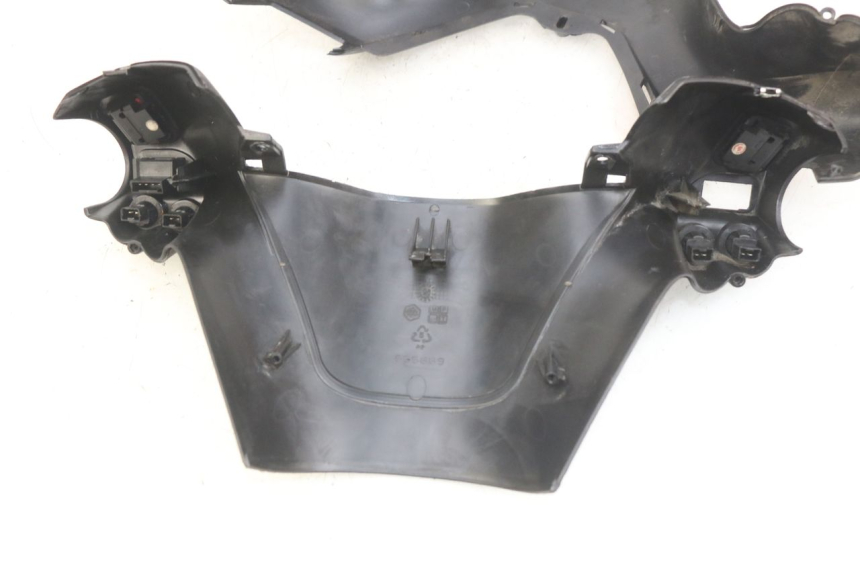 photo de COUVRE GUIDON COMMODO PIAGGIO XEVO - X EVO 125 (2007 - 2017) - Marquages et références