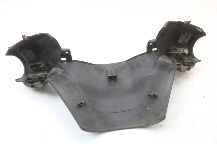 photo de COUVRE GUIDON COMMODO PIAGGIO XEVO - X EVO 125 (2007 - 2017) - Gros plan technique