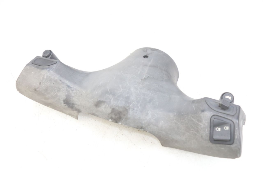 photo de COUVRE GUIDON COMMODO PIAGGIO ZIP 2T 50 (2009 - 2019) - Gros plan technique