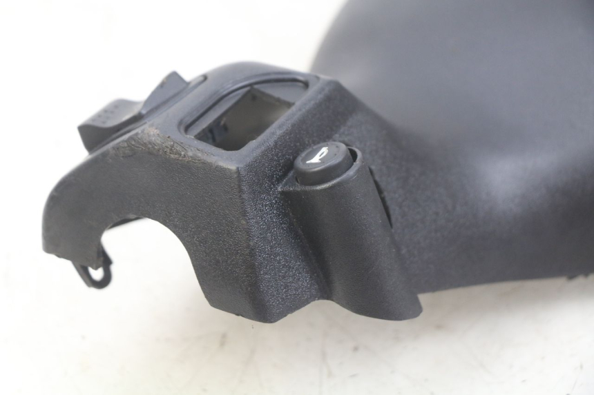 photo de COUVRE GUIDON COMMODO PIAGGIO ZIP 4T 50 (2018 - 2020) - Points de fixation