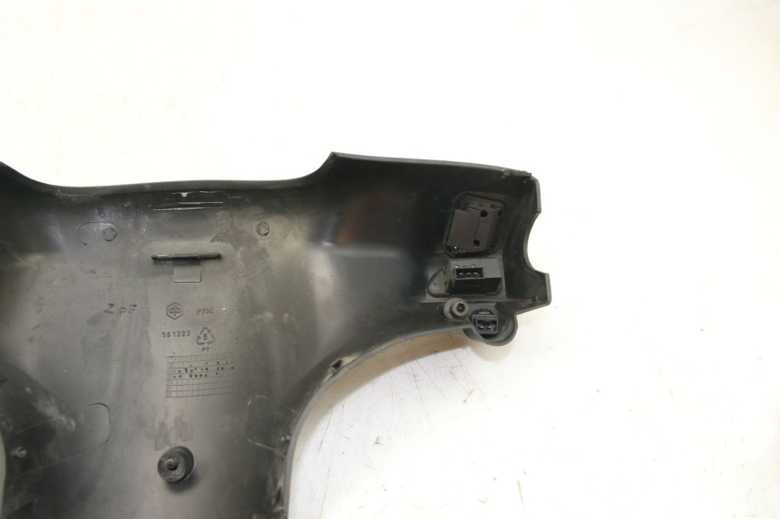 photo de COUVRE GUIDON COMMODO PIAGGIO ZIP 4T 50 (2018 - 2020) - Zoom état d’usage