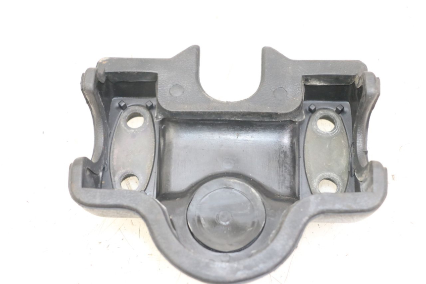 photo de COUVRE GUIDON  SUZUKI GSX E 250 (1982 - 1983) - Détail de la pièce