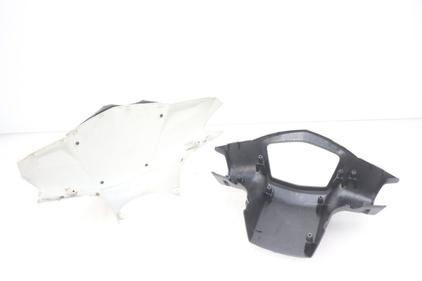 photo de COUVRE GUIDON PEUGEOT KISBEE 2T 50 (2010 - 2017) - Détail de la pièce