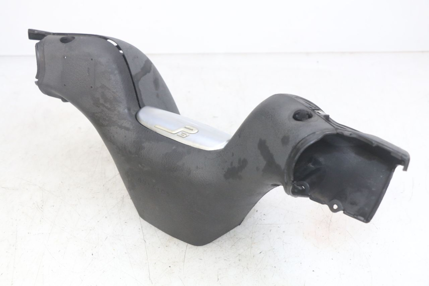 photo de COUVRE GUIDON PIAGGIO MP3 LT 400 (2007 - 2012) - Autre angle de vue