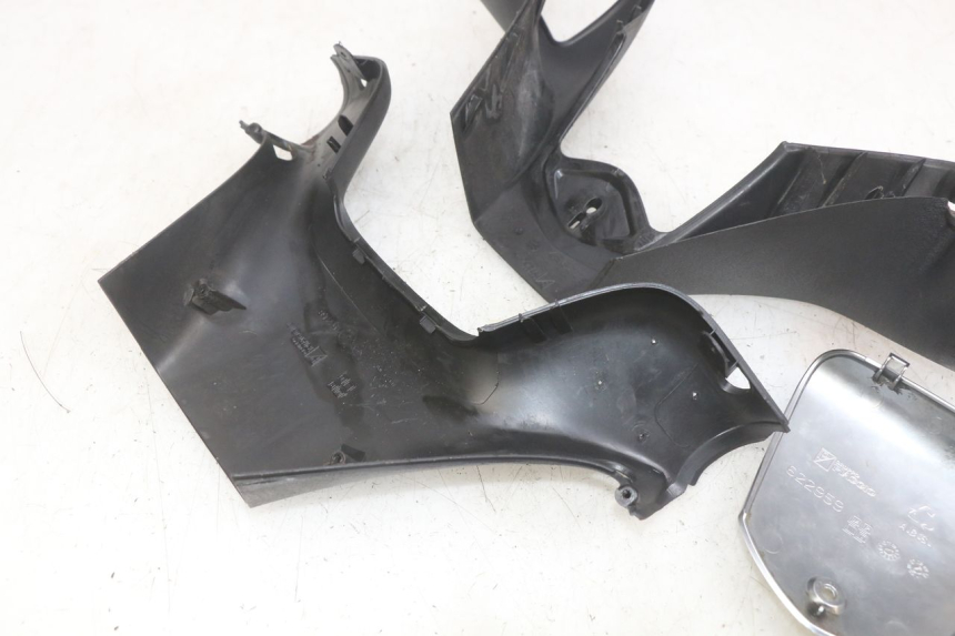 photo de COUVRE GUIDON PIAGGIO MP3 LT 400 (2007 - 2012) - Marquages et références