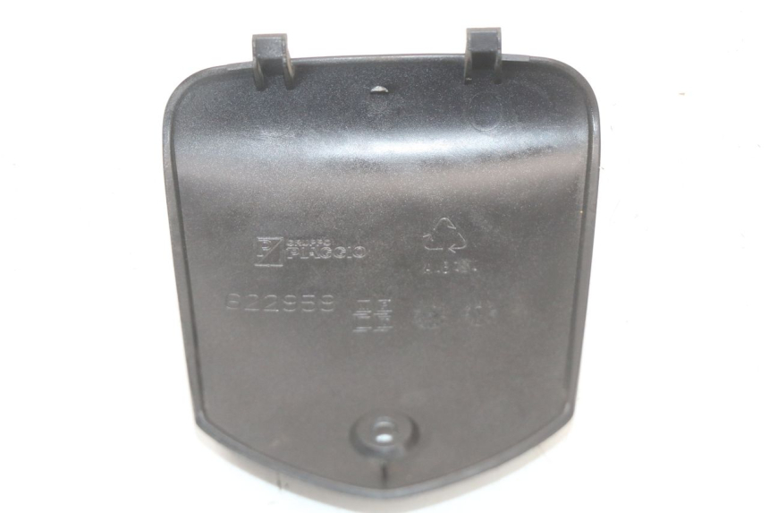 photo de COUVRE GUIDON  PIAGGIO MP3 125 (2006 - 2014) - Gros plan technique