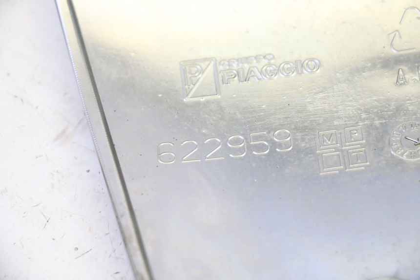 photo de COUVRE GUIDON  PIAGGIO MP3 RL 250 (2006 - 2010) - Points de fixation