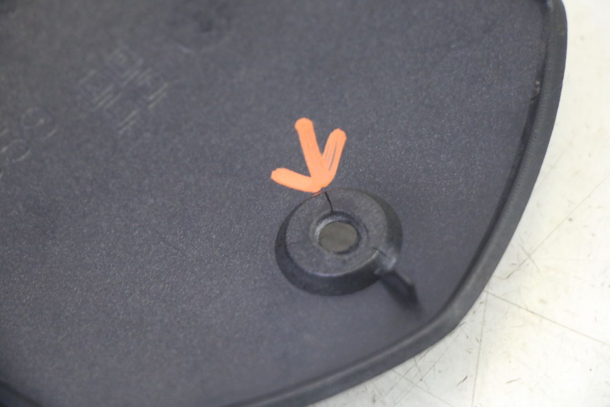 photo de COUVRE GUIDON  PIAGGIO MP3 125 (2006 - 2014) - Autre angle de vue