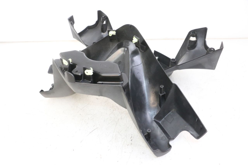 photo de COUVRE GUIDON  PEUGEOT SATELIS 125 (2010 - 2012) - Points de fixation