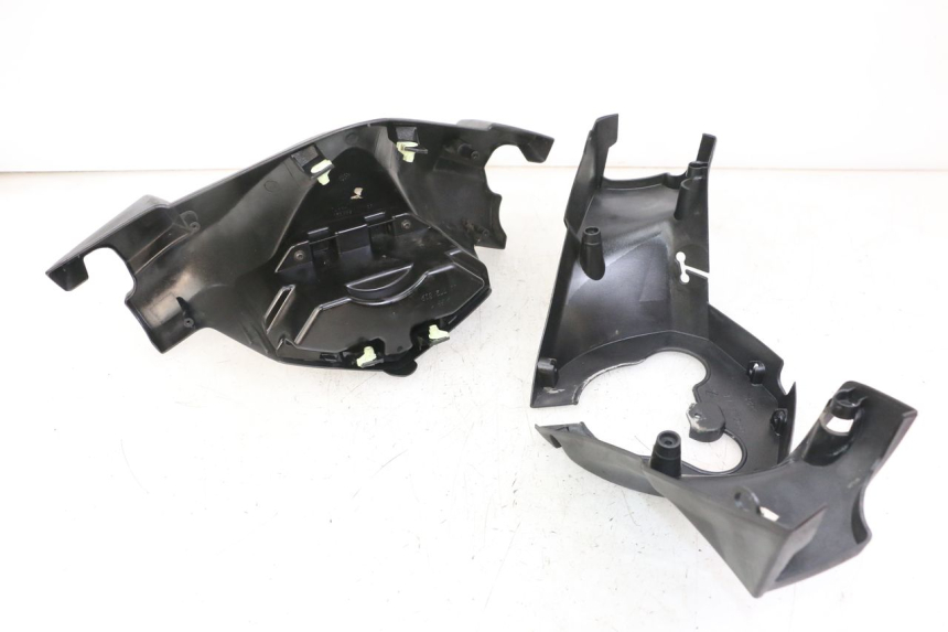 photo de COUVRE GUIDON  PEUGEOT SATELIS 125 (2010 - 2012) - Pièce contrôlée