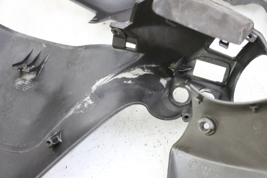 photo de COUVRE GUIDON PIAGGIO X8 125 (2004 - 2007) - Détails caractéristiques