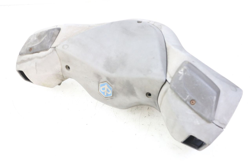 photo de COUVRE GUIDON PIAGGIO X8 125 (2004 - 2007) - Gros plan technique