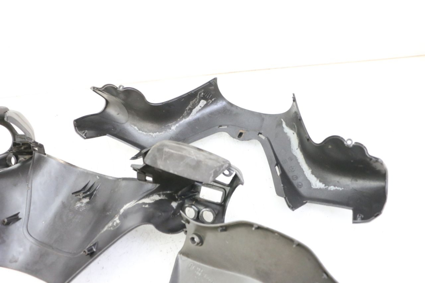 photo de COUVRE GUIDON PIAGGIO X8 125 (2004 - 2007) - Marquages et références