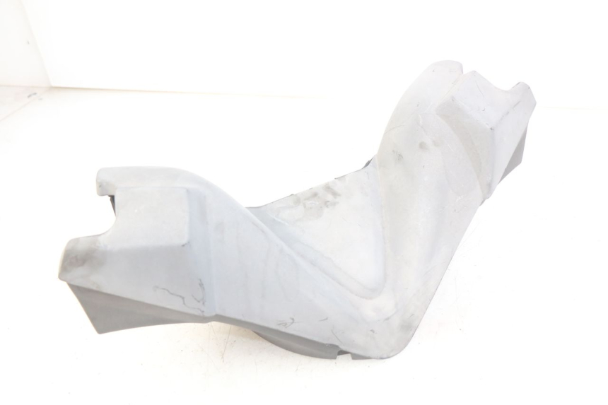 photo de COUVRE GUIDON PEUGEOT SATELIS 125 (2006 - 2009) - Gros plan technique