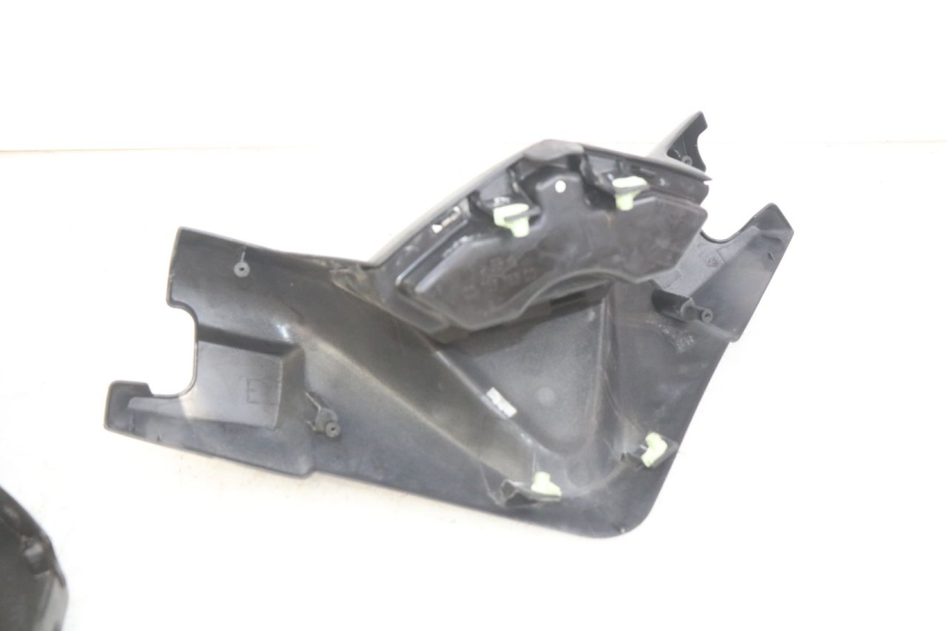 photo de COUVRE GUIDON PEUGEOT SATELIS 125 (2006 - 2009) - Points de fixation