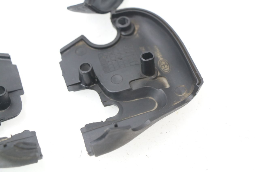 photo de COUVRE GUIDON  APRILIA SCARABEO GT 125 (1999 - 2007) - Marquages et références