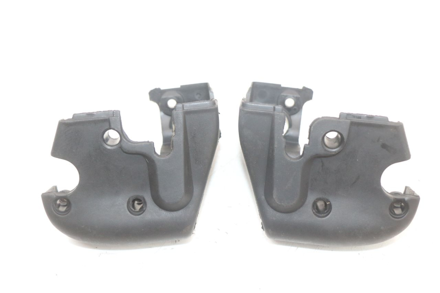 photo de COUVRE GUIDON  APRILIA SCARABEO GT 125 (1999 - 2007) - Détail de la pièce