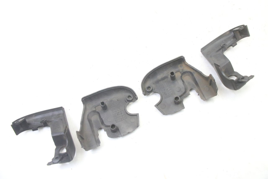 photo de COUVRE GUIDON  APRILIA SCARABEO GT TOURING 125 (1999 - 2005) - Détail de la pièce