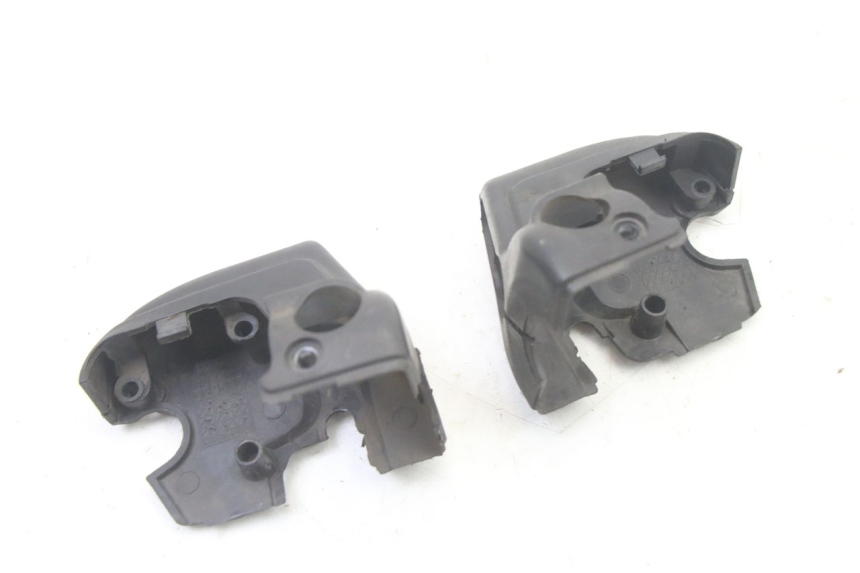 photo de COUVRE GUIDON  APRILIA SCARABEO GT TOURING 125 (1999 - 2005) - Autre angle de vue