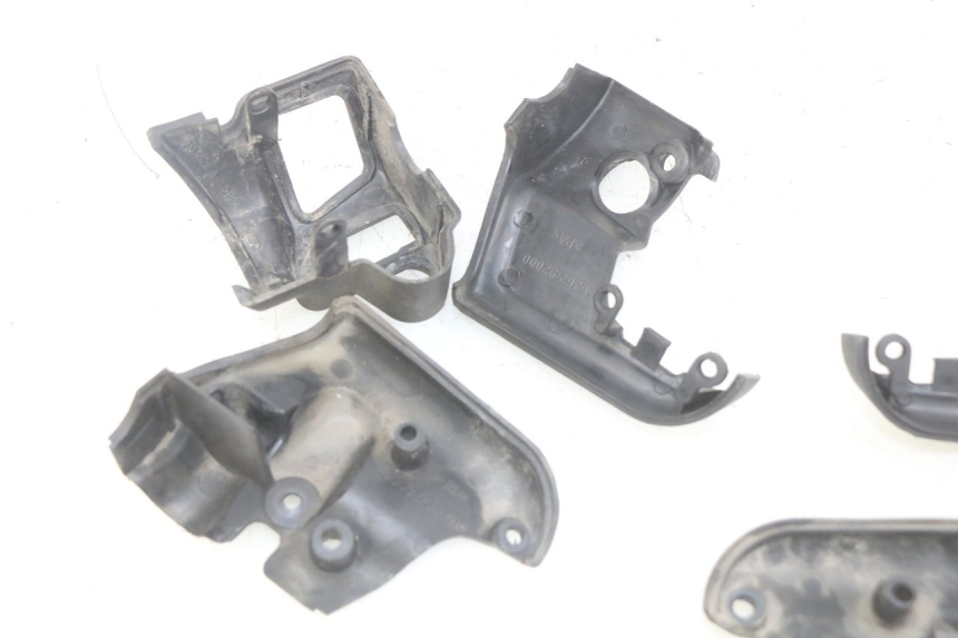 photo de COUVRE GUIDON APRILIA SCARABEO LIGHT 125 (2007 - 2011) - Zoom état d’usage