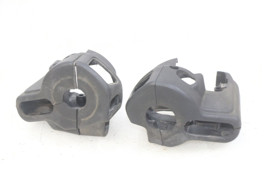 photo de COUVRE GUIDON APRILIA SCARABEO LIGHT 125 (2007 - 2011) - Points de fixation