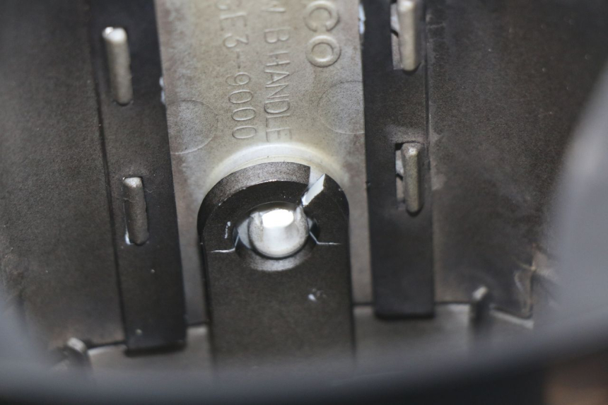 photo de COUVRE GUIDON  KYMCO SENTO 50 (2008 - 2013) - Détail de la pièce