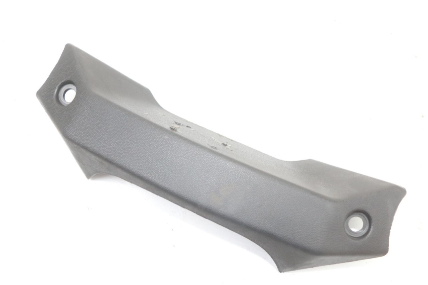 photo de COUVRE GUIDON  APRILIA SR CARB LC 2T 50 (2004 - 2012) - Détail de la pièce