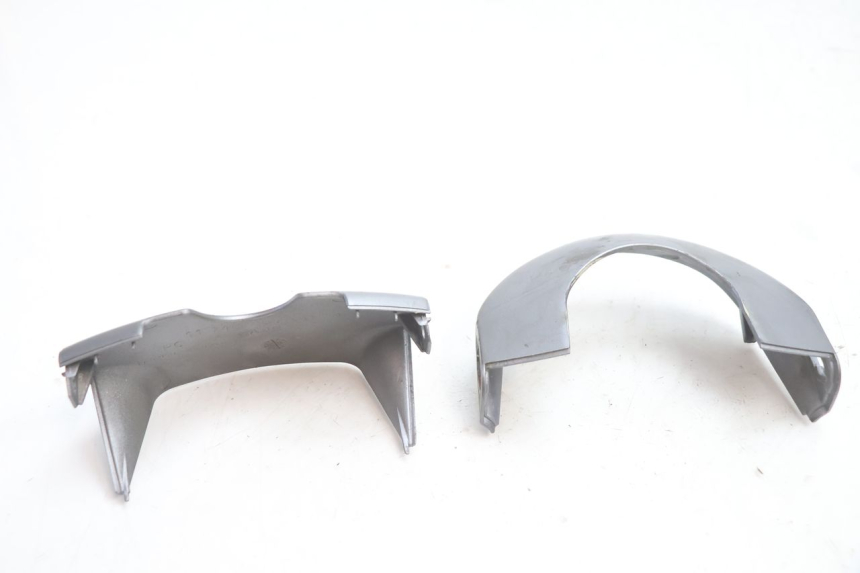 photo de COUVRE GUIDON  PEUGEOT TREKKER 50 (1995 - 2004) - Points de fixation