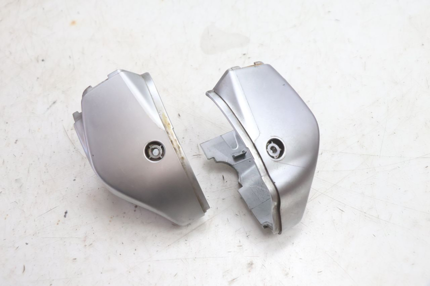 photo de COUVRE GUIDON PIAGGIO VESPA PRIMAVERA 2T 50 (2013 - 2018) - Détail de la pièce