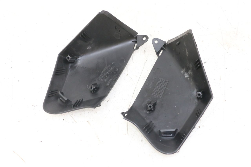photo de COUVRE GUIDON YAMAHA X-MAX XMAX 250 (2006 - 2009) - Détail de la pièce