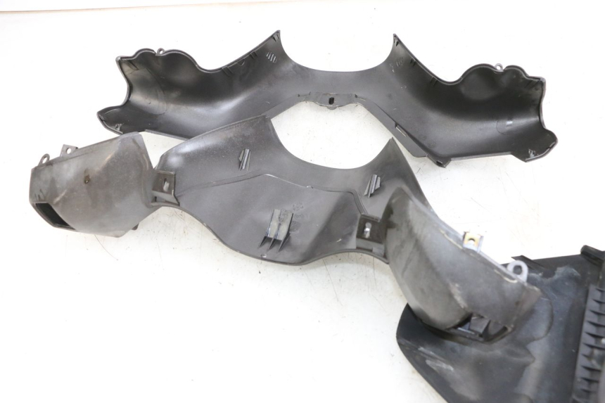 photo de COUVRE GUIDON  PIAGGIO X9 125 (2000 - 2003) - Points de fixation