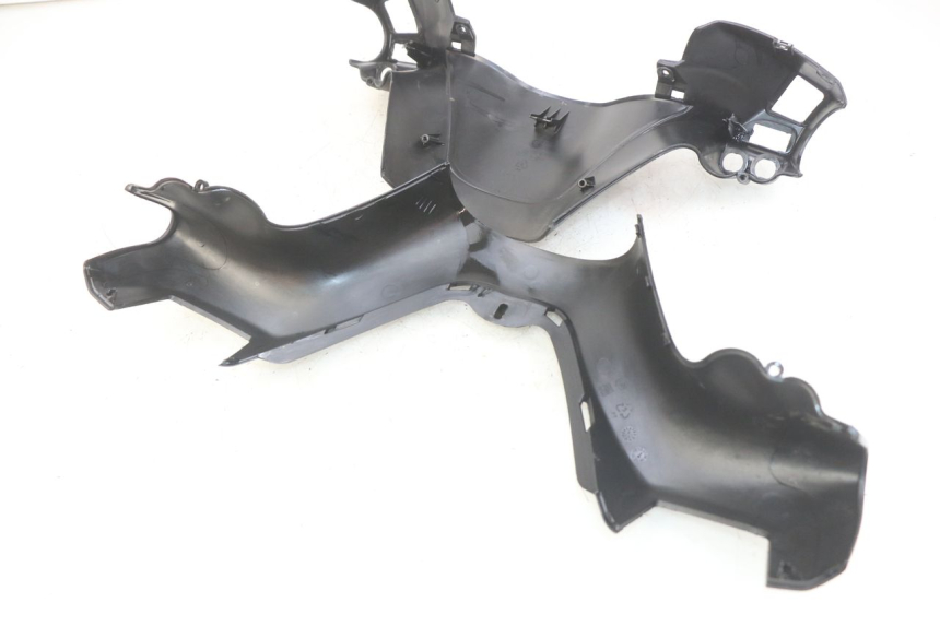 photo de COUVRE GUIDON PIAGGIO XEVO - X EVO 125 (2007 - 2017) - Détails caractéristiques