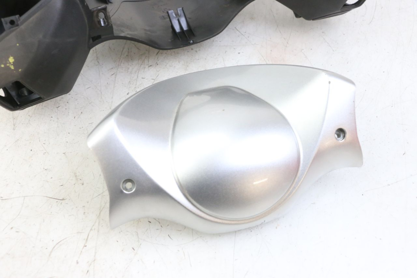 photo de COUVRE GUIDON PIAGGIO XEVO - X EVO 125 (2007 - 2017) - Autre angle de vue