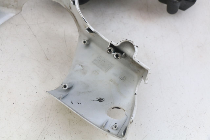 photo de COUVRE GUIDON PIAGGIO ZIP 2T 50 (2009 - 2019) - Focus structure