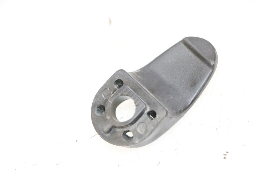 photo de CROCHET SAC KYMCO AGILITY NAKED RENOUVO 2T 50 (2011 - 2018) - Détail de la pièce