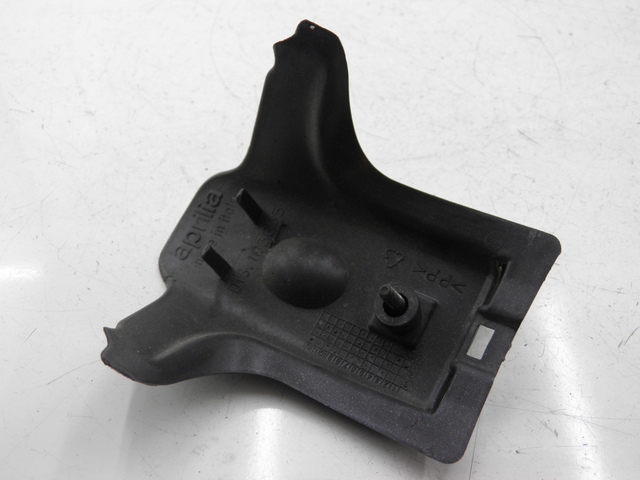 photo de CROCHET SAC APRILIA SCARABEO 100 (2003 - 2012) - Détail de la pièce