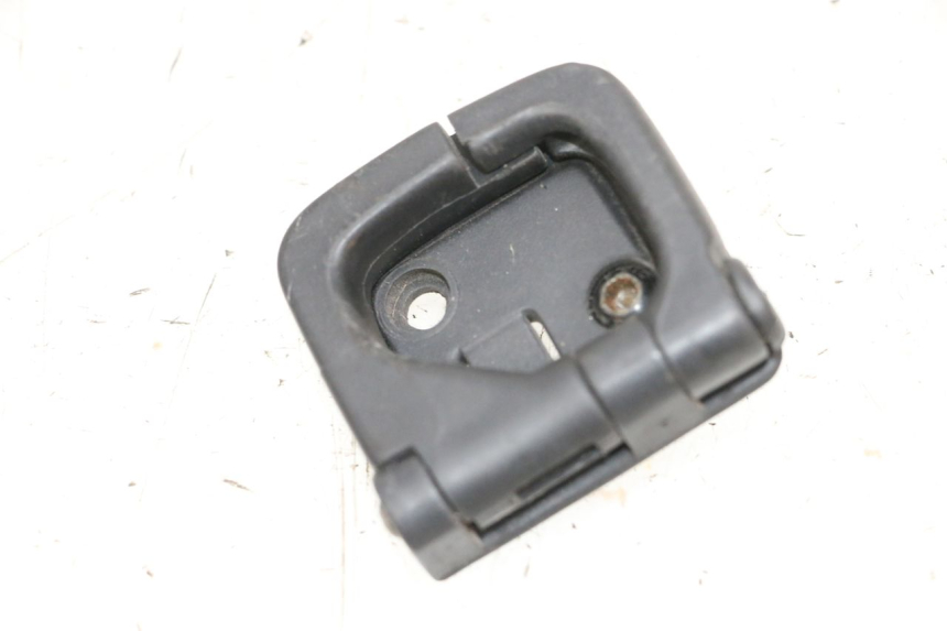 photo de CROCHET SAC MBK BOOSTER SPIRIT NAKED 50 (2004 - 2017) - Zoom état d’usage