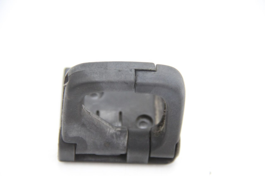 photo de CROCHET SAC HONDA FES PANTHEON 125 (2003 - 2007) - Zoom état d’usage